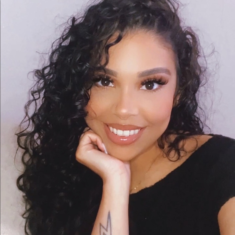 Meet your Posher, Ashley